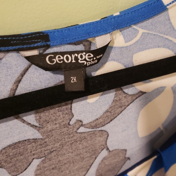 Stretchy, Dressy, Floral Plus Size Tank - Picture 3 of 4